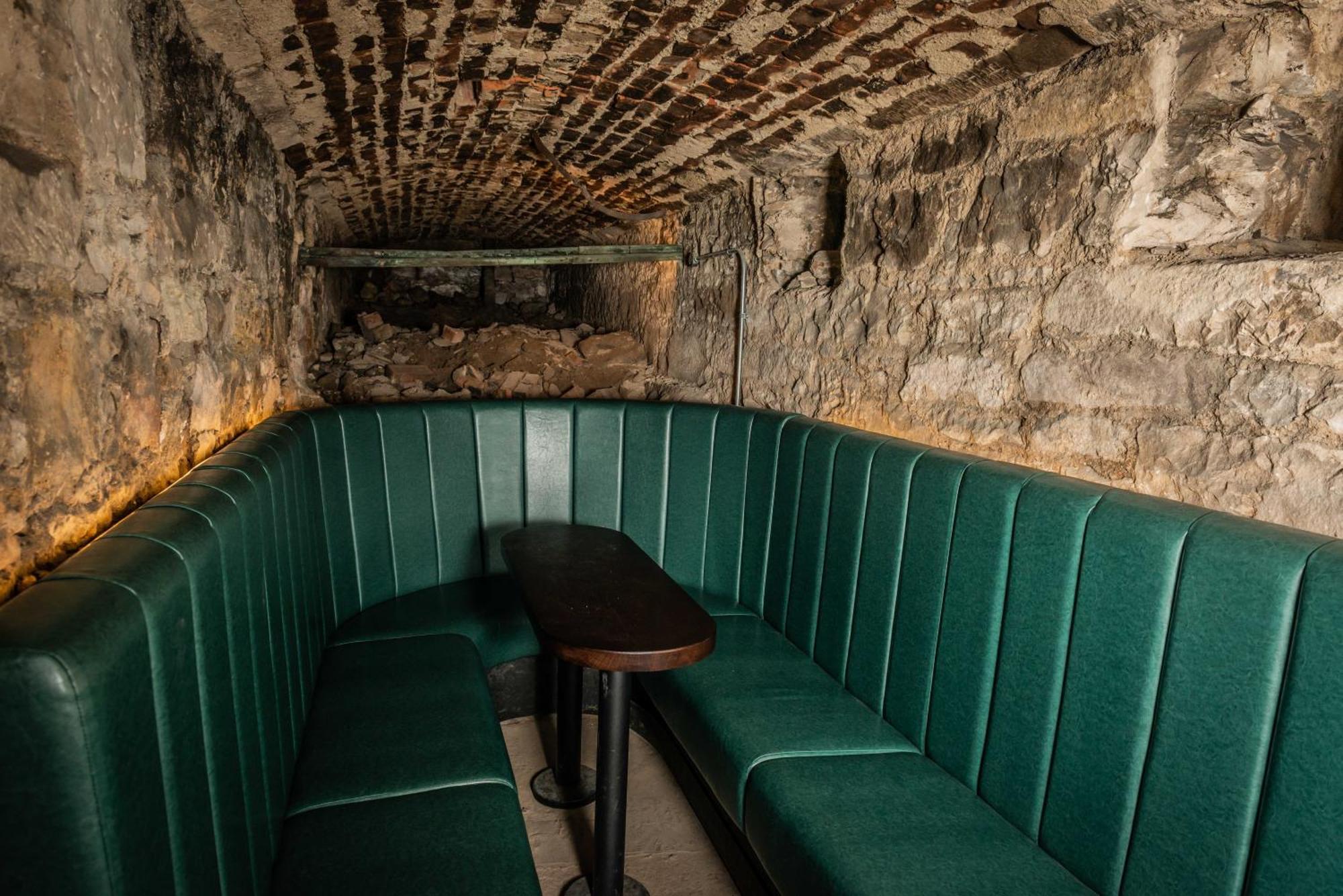 Code Pod - The Court - Auberge de jeunesse *